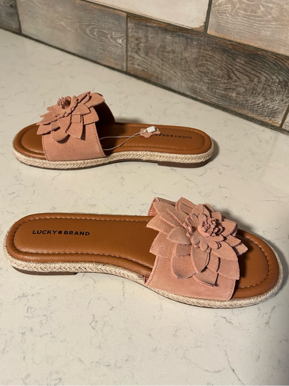 NIB🍀 Lucky Brand Pinita Suede Leather Flower Slide Sandals in Bellini - Picture 8 of 14